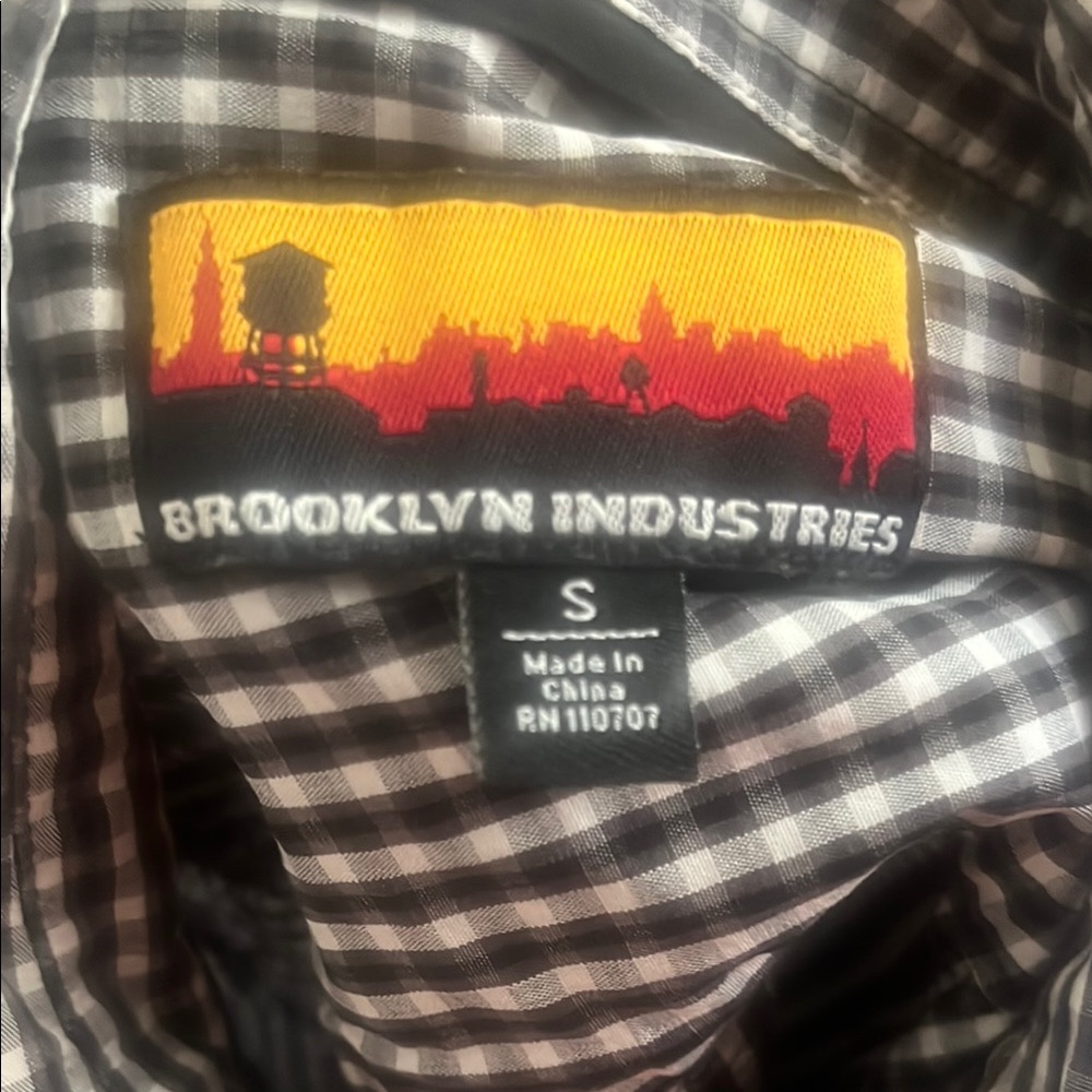 button up - Picture 6 of 8